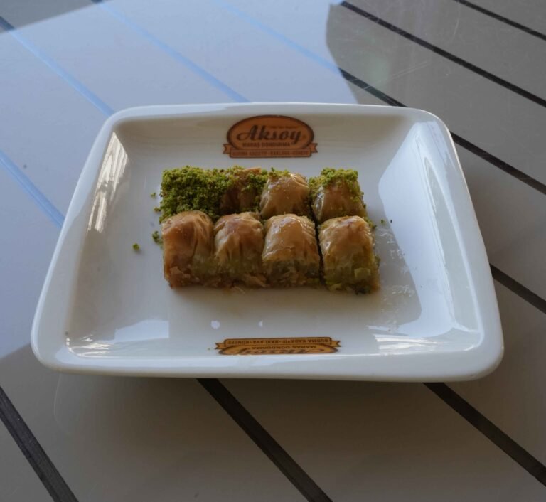 Fıstıklı Özel Baklava